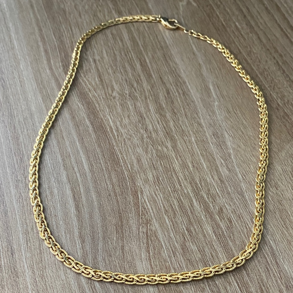 Elegant Gold Toned Chain Necklace